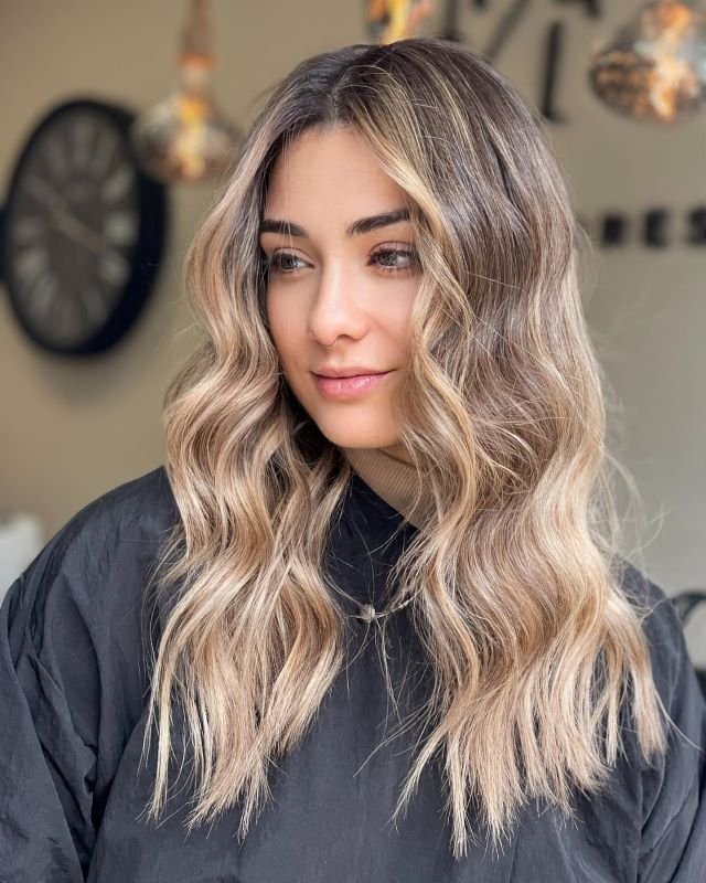 mujer pelo ondas